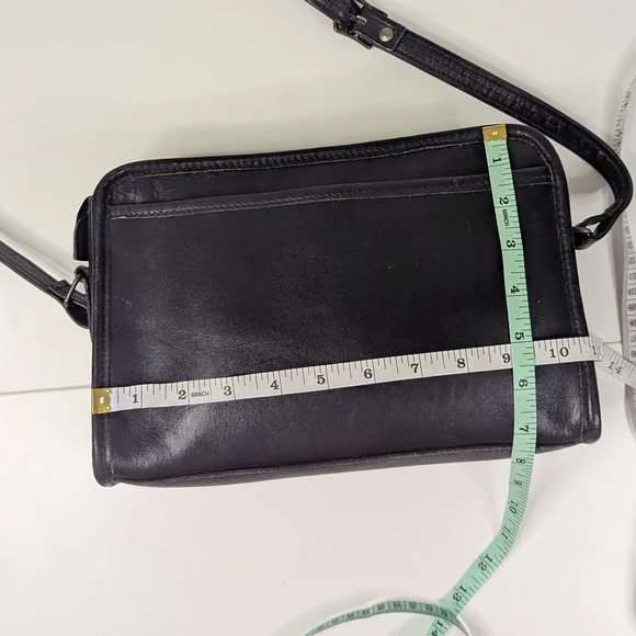 Wilson Pelle Studio Black Leather Crossbody Bag - Picture 8 of 15